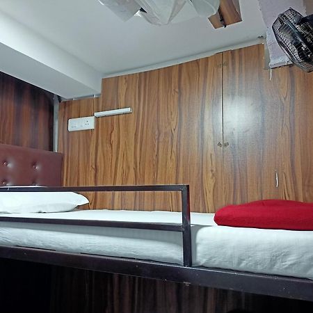 Готель Golden View Dormitory Мумбаї Екстер'єр фото